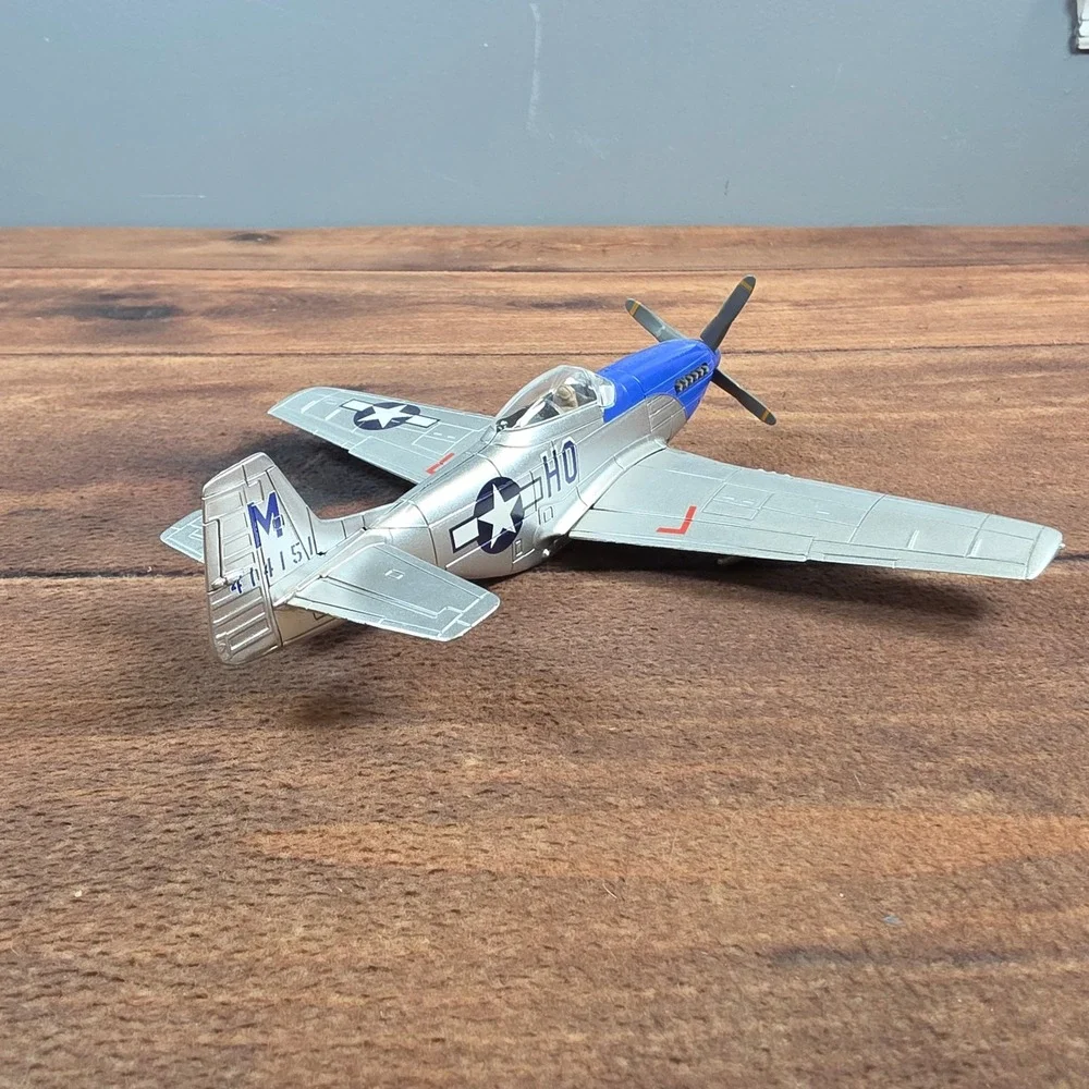 North American P-51D Mustang Fighter Plane Model Silver Blue WWII Petie 2nd